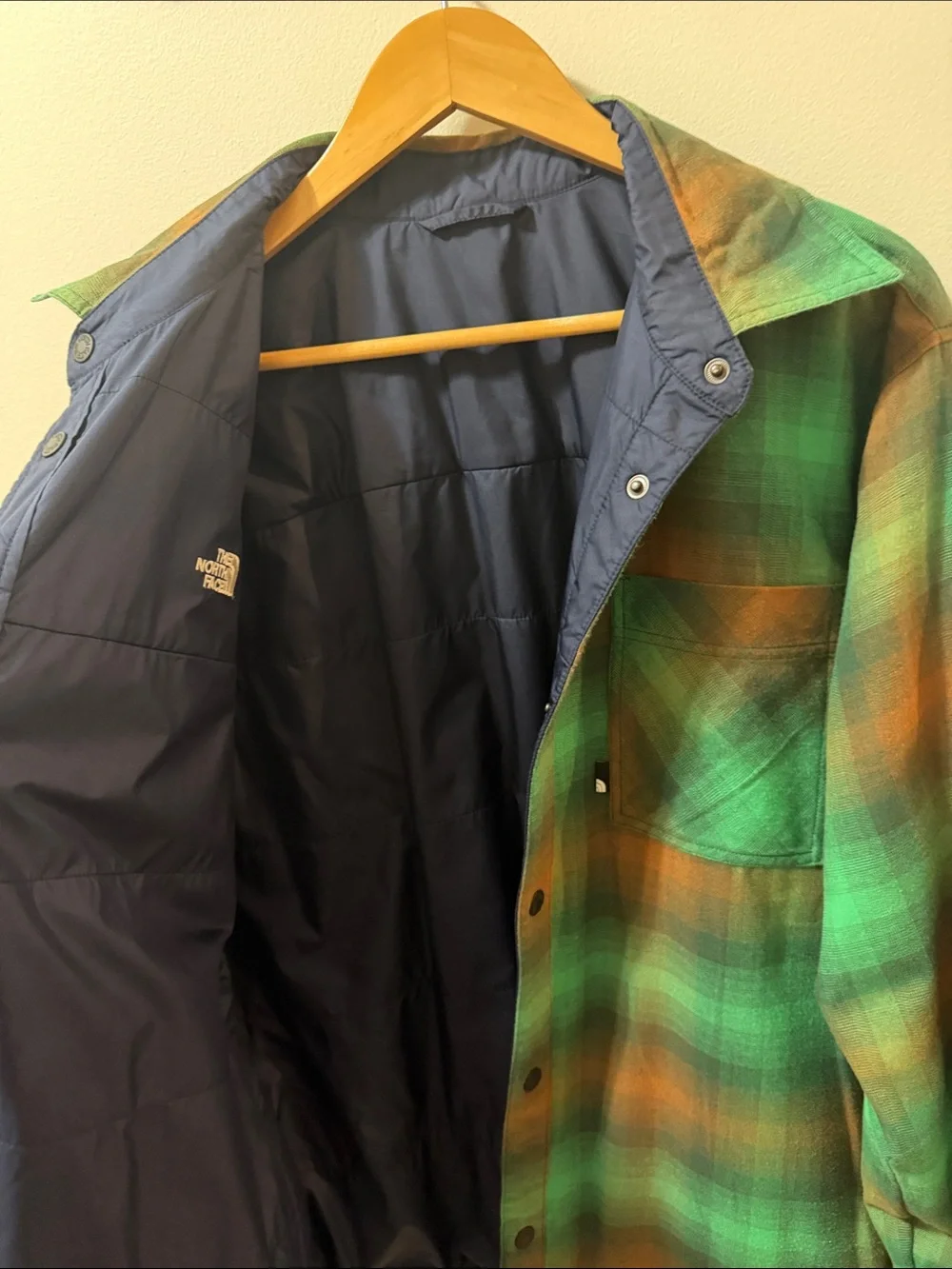 The North Face Men’s Navy Windbreaker Coach Jacket with Green Trim rever Size L